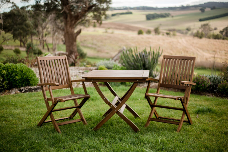 Maculata folding table and 2 armchairs