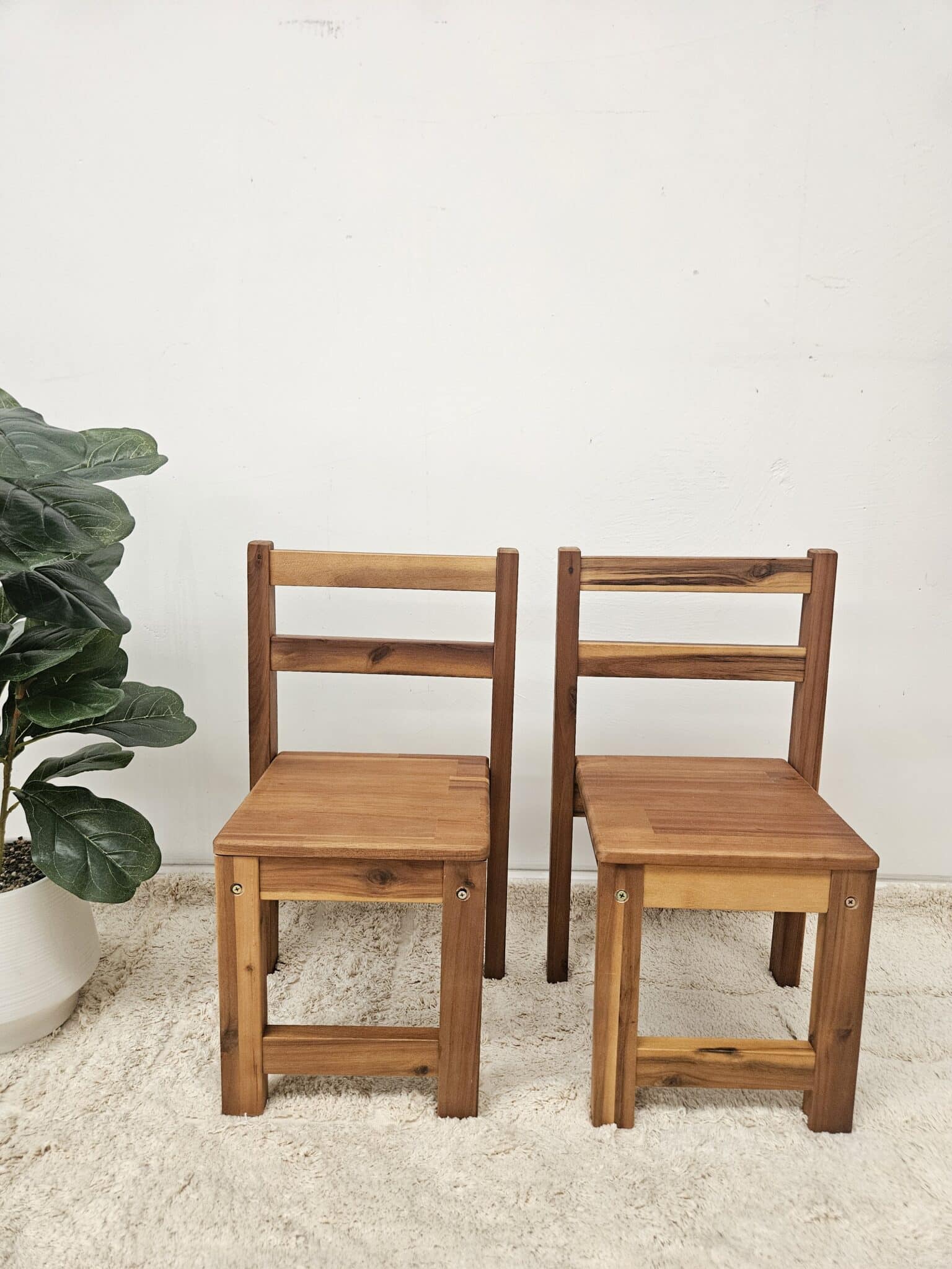 Rectangular table and 2 stacking chairs - Image 2