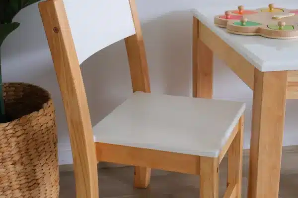 White seat stacking chairs - Set of 2