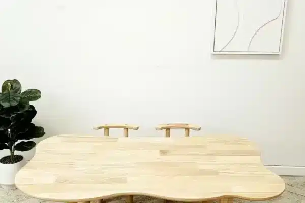 Childrens-hardwood-cloud-table-with-4-chairs-393