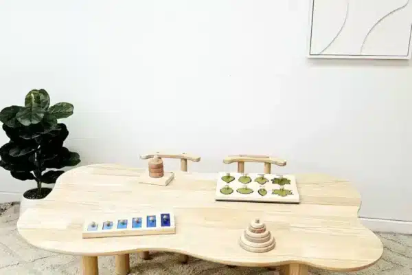 Childrens-hardwood-cloud-table-with-4-chairs-393