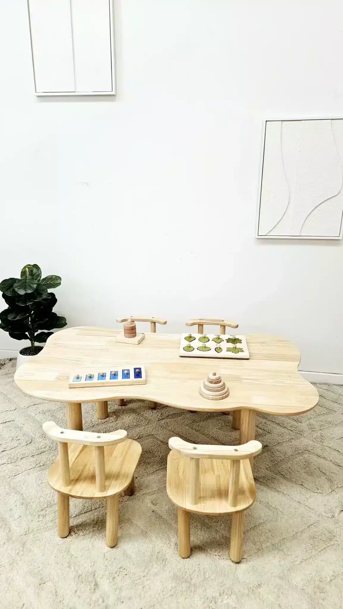 Childrens-hardwood-cloud-table-with-4-chairs-393