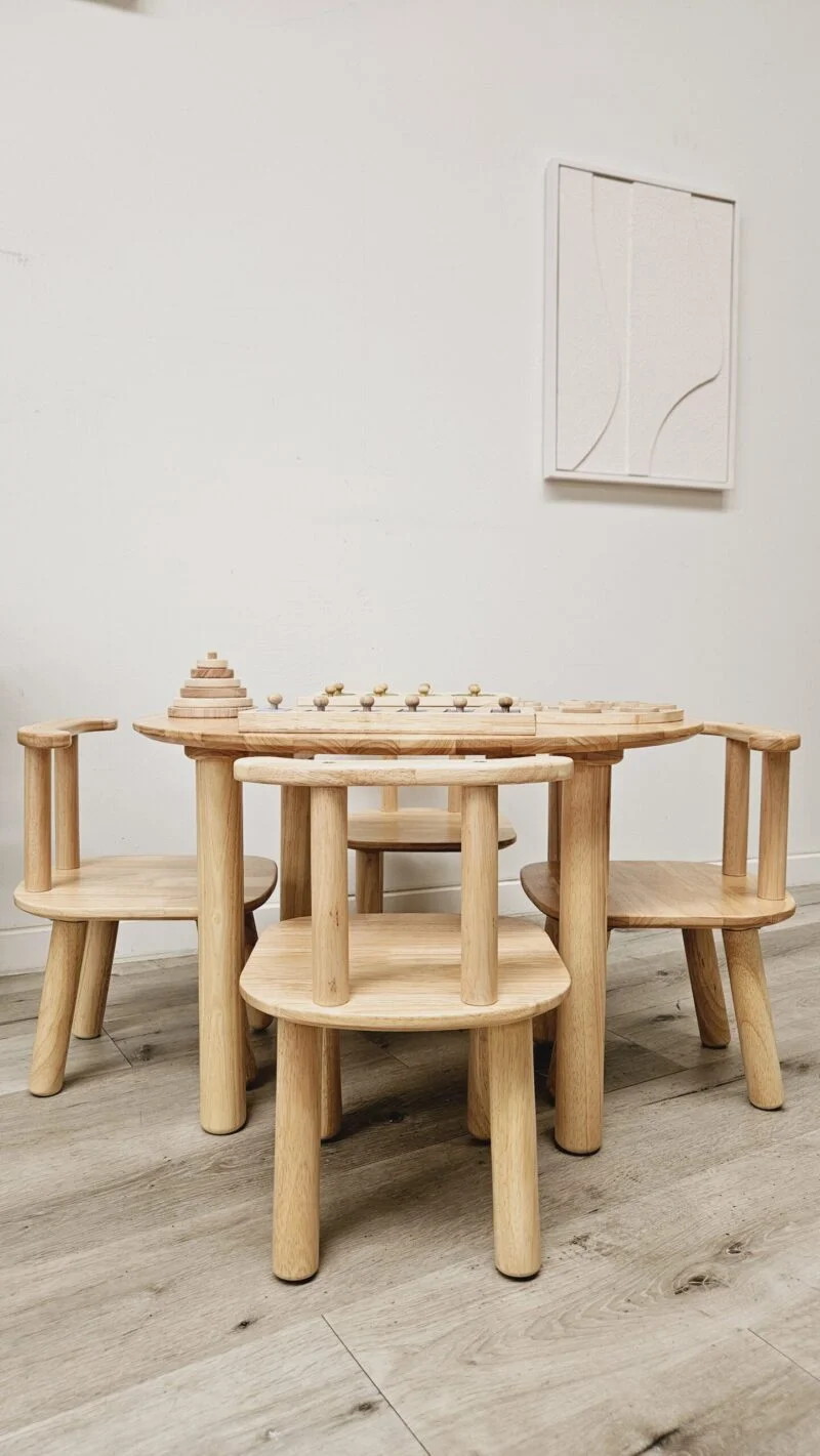Round table and 4 chairs - Image 3