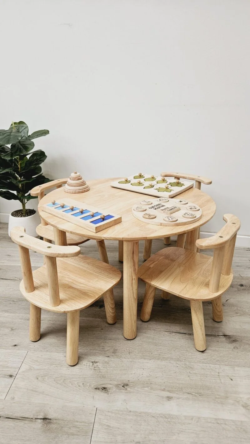 Round table and 4 chairs - Image 2