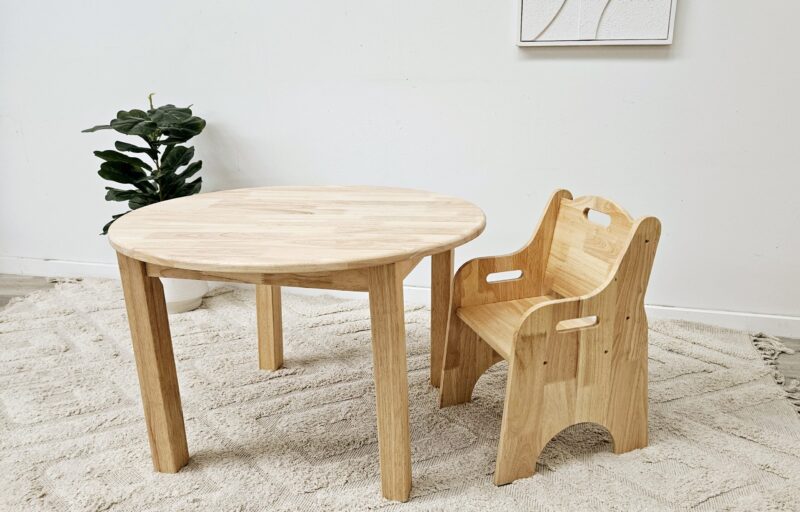 Medium Round Table and 2 Toddler Chairs - Image 3