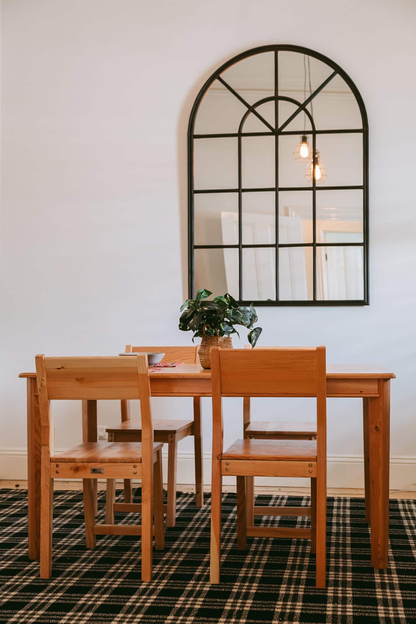 Grange Dining table and 4 Quinn Dining chairs