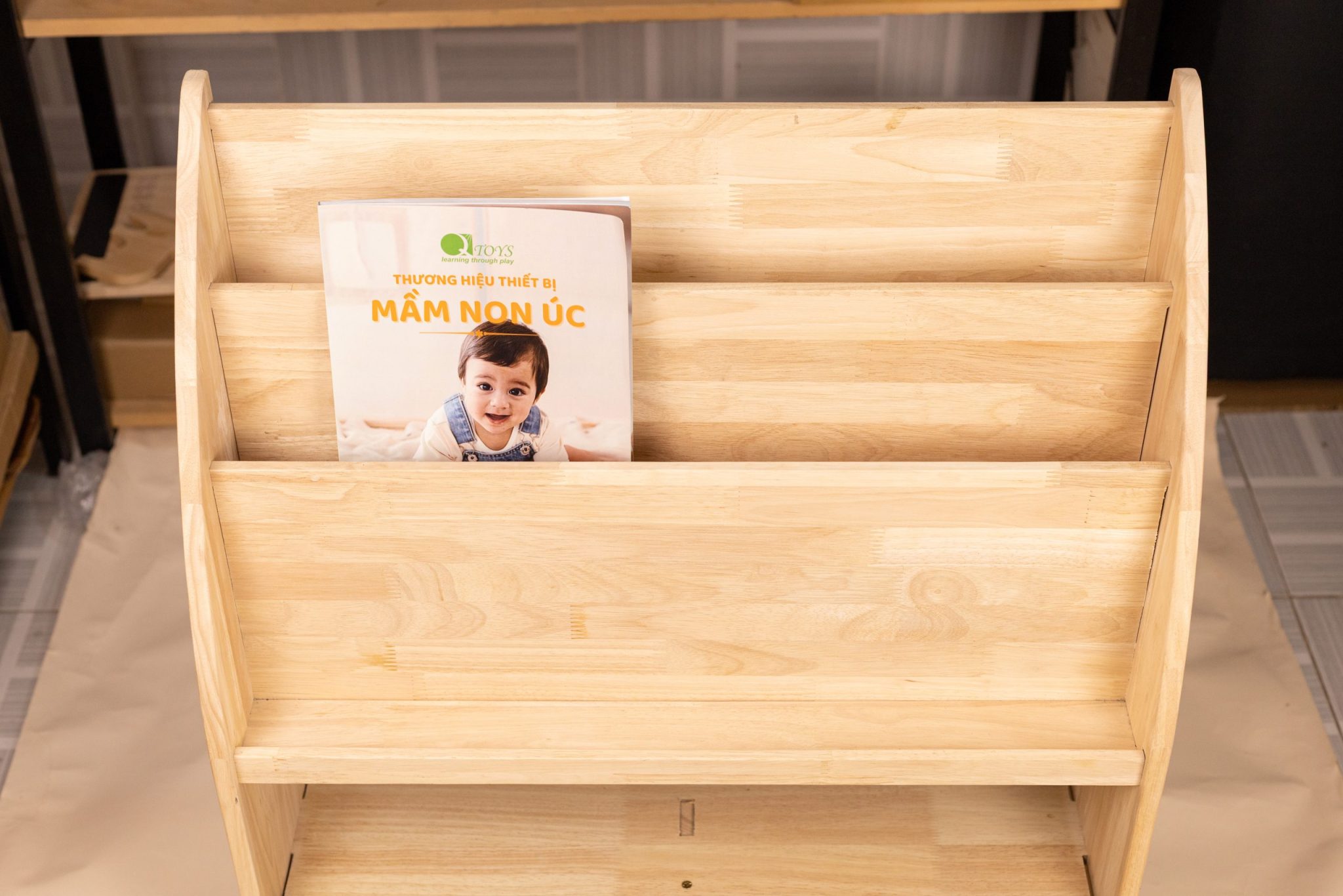Bookshelf with bamboo storage crates - Image 15