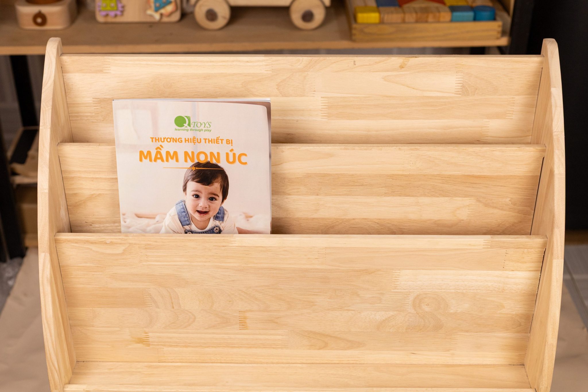 Bookshelf with bamboo storage crates - Image 12