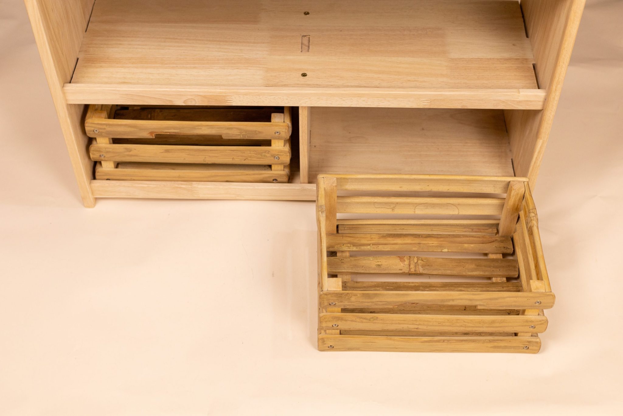 Bookshelf with bamboo storage crates - Image 13