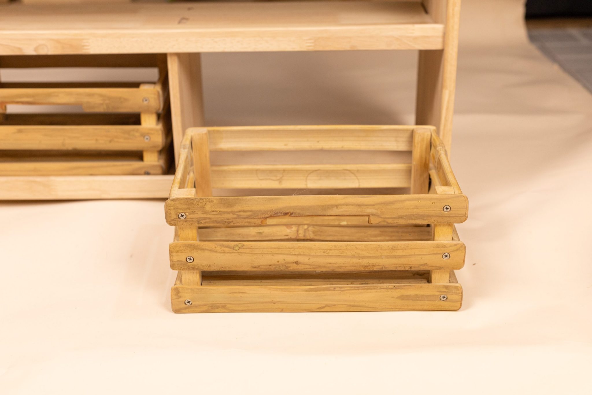 Bookshelf with bamboo storage crates - Image 14