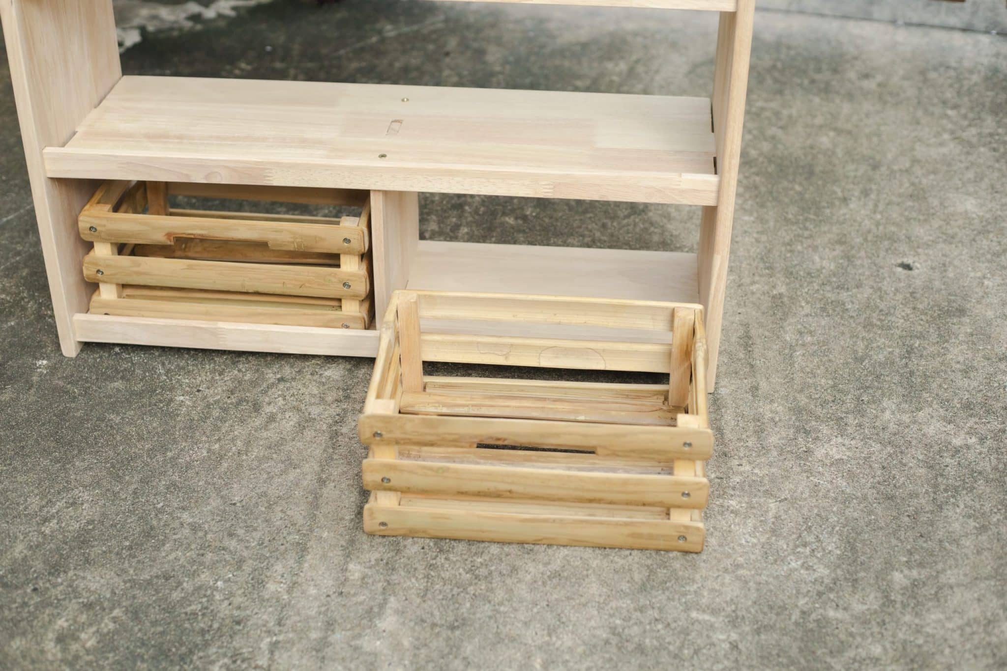 Bookshelf with bamboo storage crates - Image 8