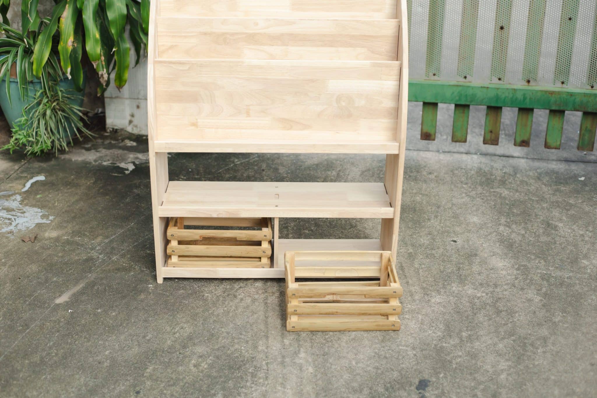 Bookshelf with bamboo storage crates - Image 9